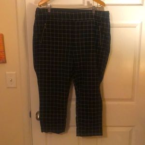 Maurice’s capris, Size 20, black, good condition